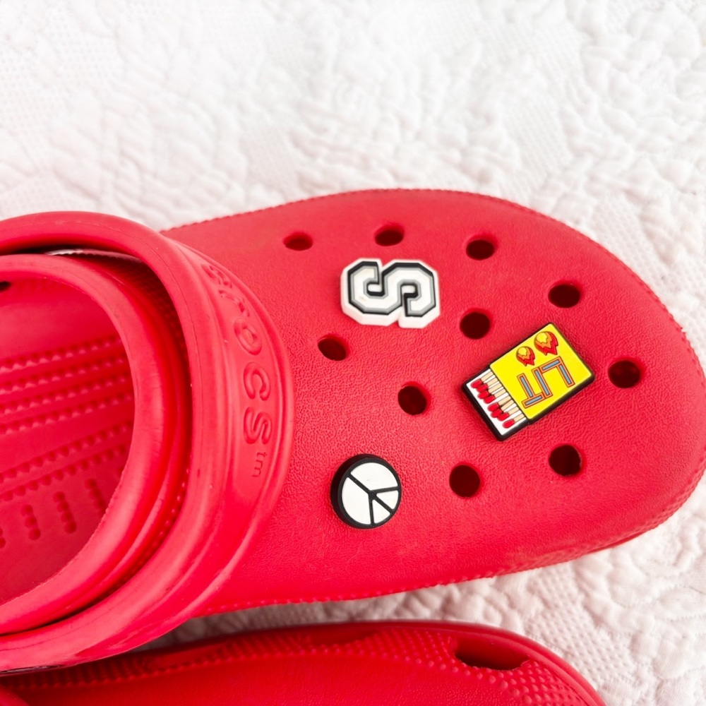 Red Crocs with Charms Size Women's 9 Men's 7 - Picture 5 of 8